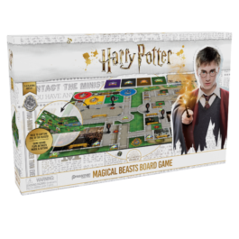 De doos van het strategische bordspel Harry Potter Magical Beasts vanuit een linkerhoek