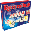 de doos van het strategische spel Rummikub XXL vanuit een linkerhoek