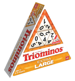 De doos van het strategische tegelspel Triominos XL vanuit een linkerhoek