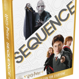 de doos van het strategische bordspel Sequence Harry Potter vanuit een linkerhoek