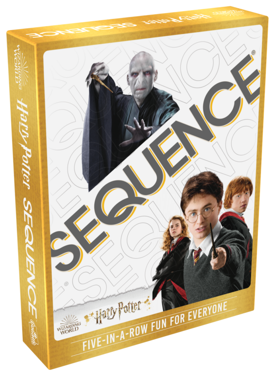 de doos van het strategische bordspel Sequence Harry Potter vanuit een linkerhoek