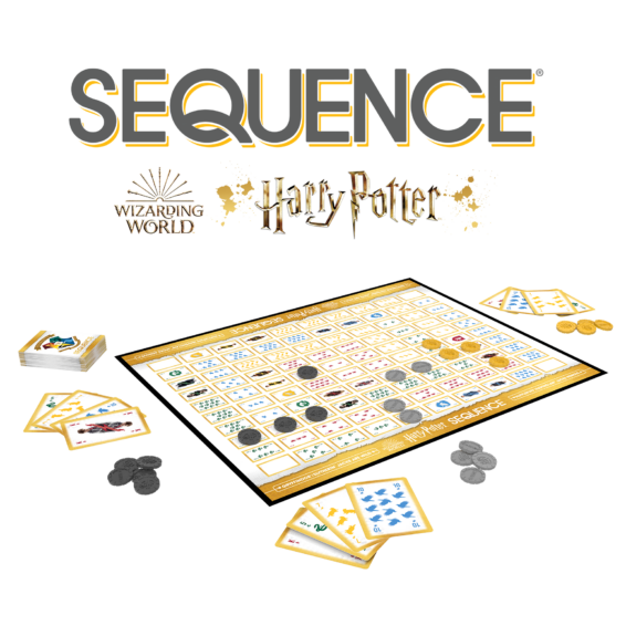 het speelbord van het strategische bordspel Sequence Harry Potter met bijbehorende kaarten en pionnen