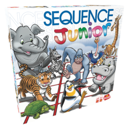 De doos van het strategische bordspel Sequence Junior vanuit een linkerhoek