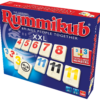 De doos van het strategische spel Rummikub XXL vanuit een rechterhoek