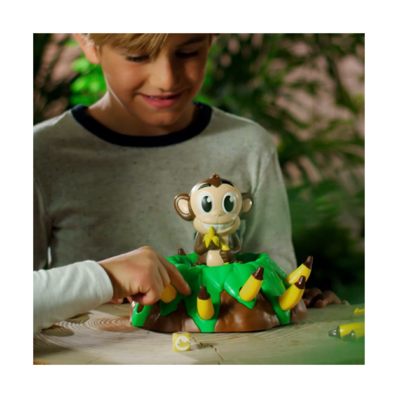 Kinderen die het actiespel Banana Joe spelen