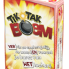 De doos van het partyspel Tik Tak Boem Pocket Editie vanuit een rechterhoek