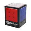 De doos van de supersonische speedcube Nexcube 3x3 Pro Cube vanuit een rechterhoek