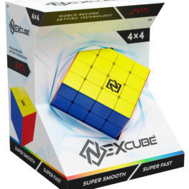 De verpakking van de speedcube Nexcube 4x4 vanuit een linkerhoek