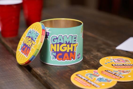 Het product van het partyspel Game Night In A Can