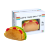 De doos en de inhoud van het partyspel Let's Taco Bout It