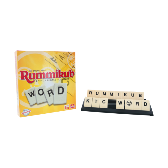 De doos en een plankje met stenen van het bordspel Rummikub Word