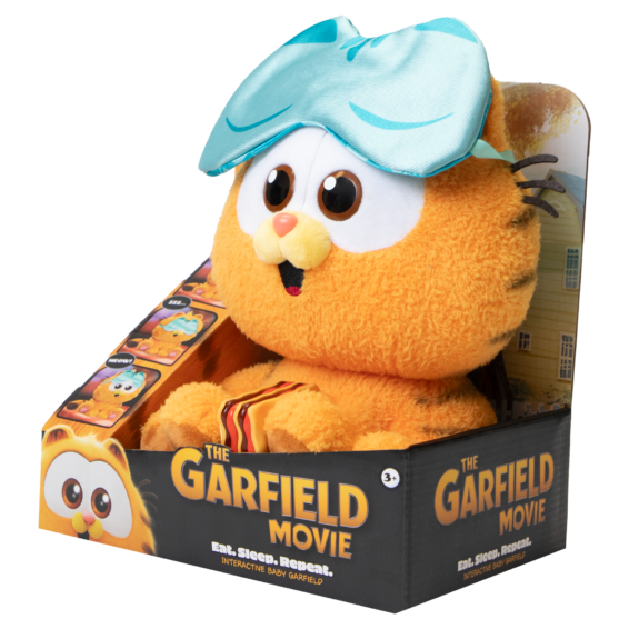 De doos van de Baby Garfield Feature Pluche vanuit een rechterhoek