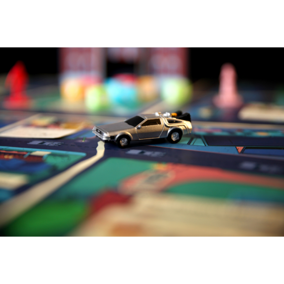 Een detail van het spel waar de miniatuurversie van de DeLorean te zien is